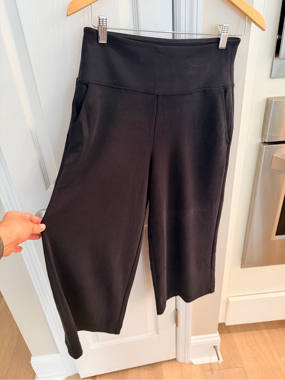 Athleta Black Cropped Wide-Leg lounge Pants